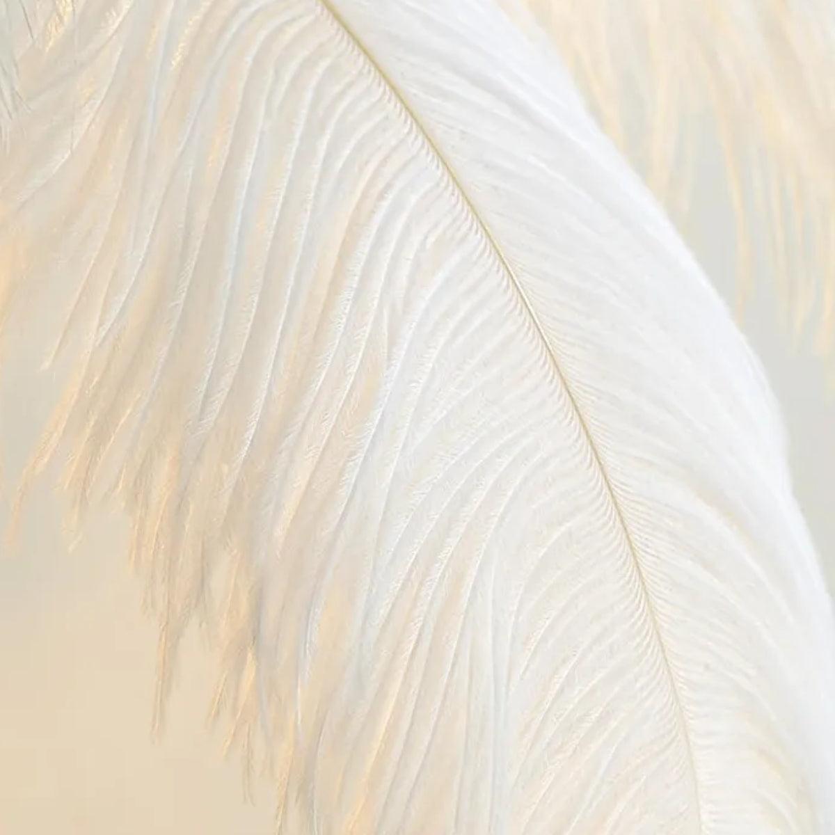 Aurelle | Verzierte Stehlampe mit Straußenbein-Details und Federakzenten für Ihr Zuhause