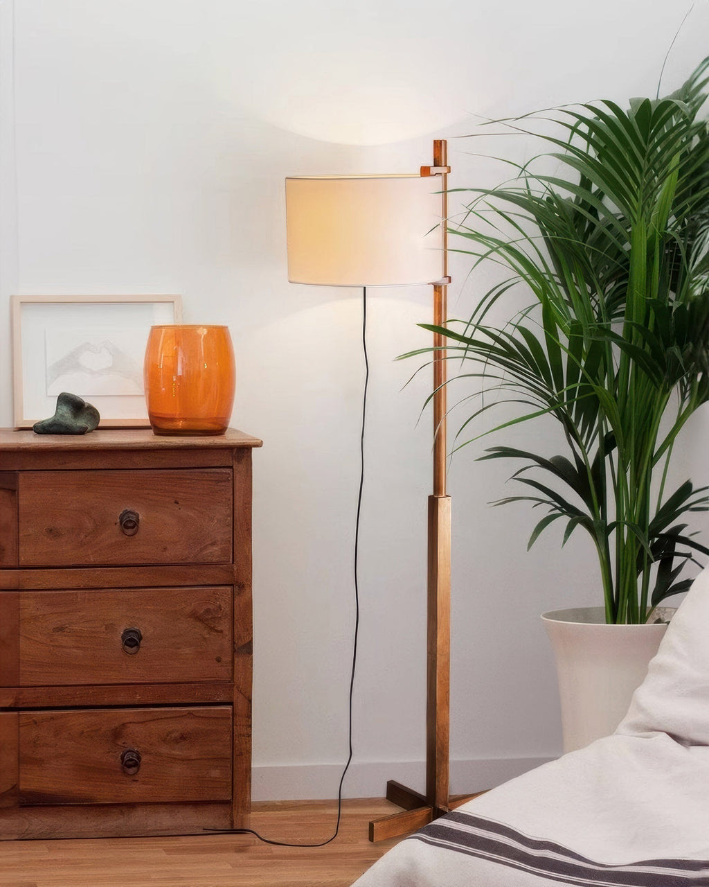 Liora | Minimalist Luxury Floor Lamp For Your Home